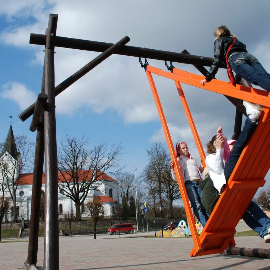 Lieldienu šūpošanās