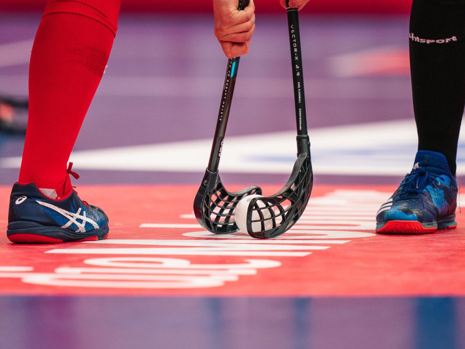 Florbola bumbiņas izspēle